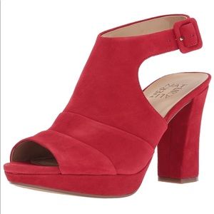 Nw suede naturalized sandals 6.5W